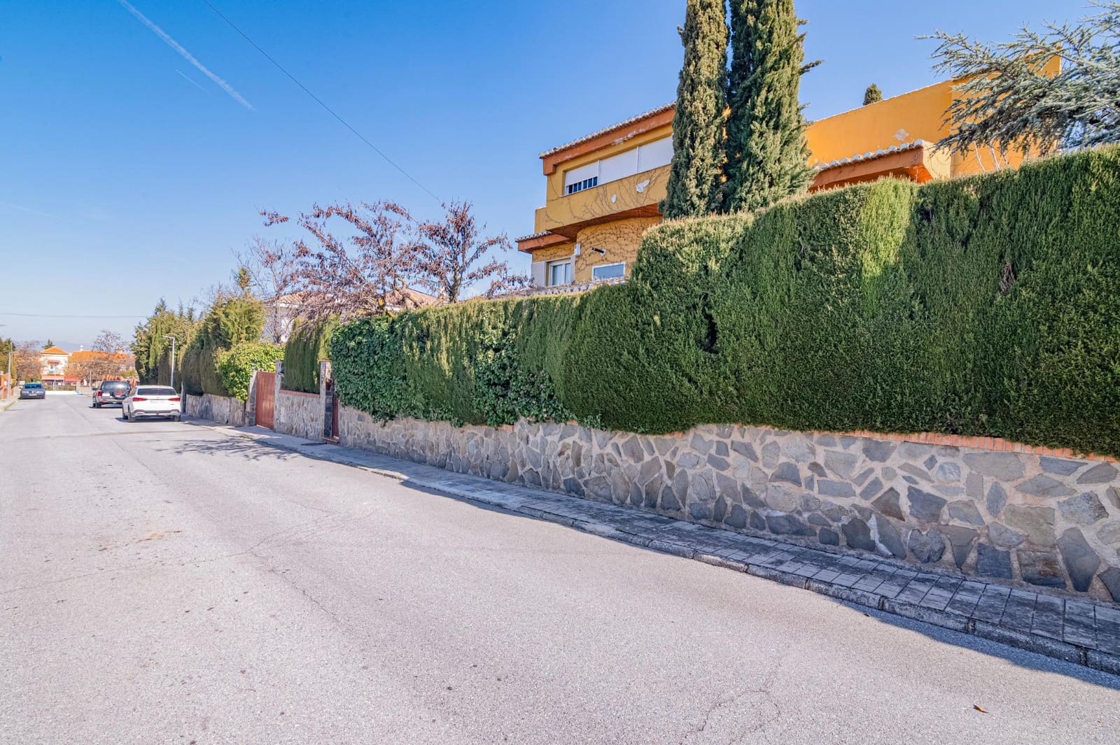 6 bedroom Villa for sale in Gojar with garage - € 480,000 (Ref: 9702136)