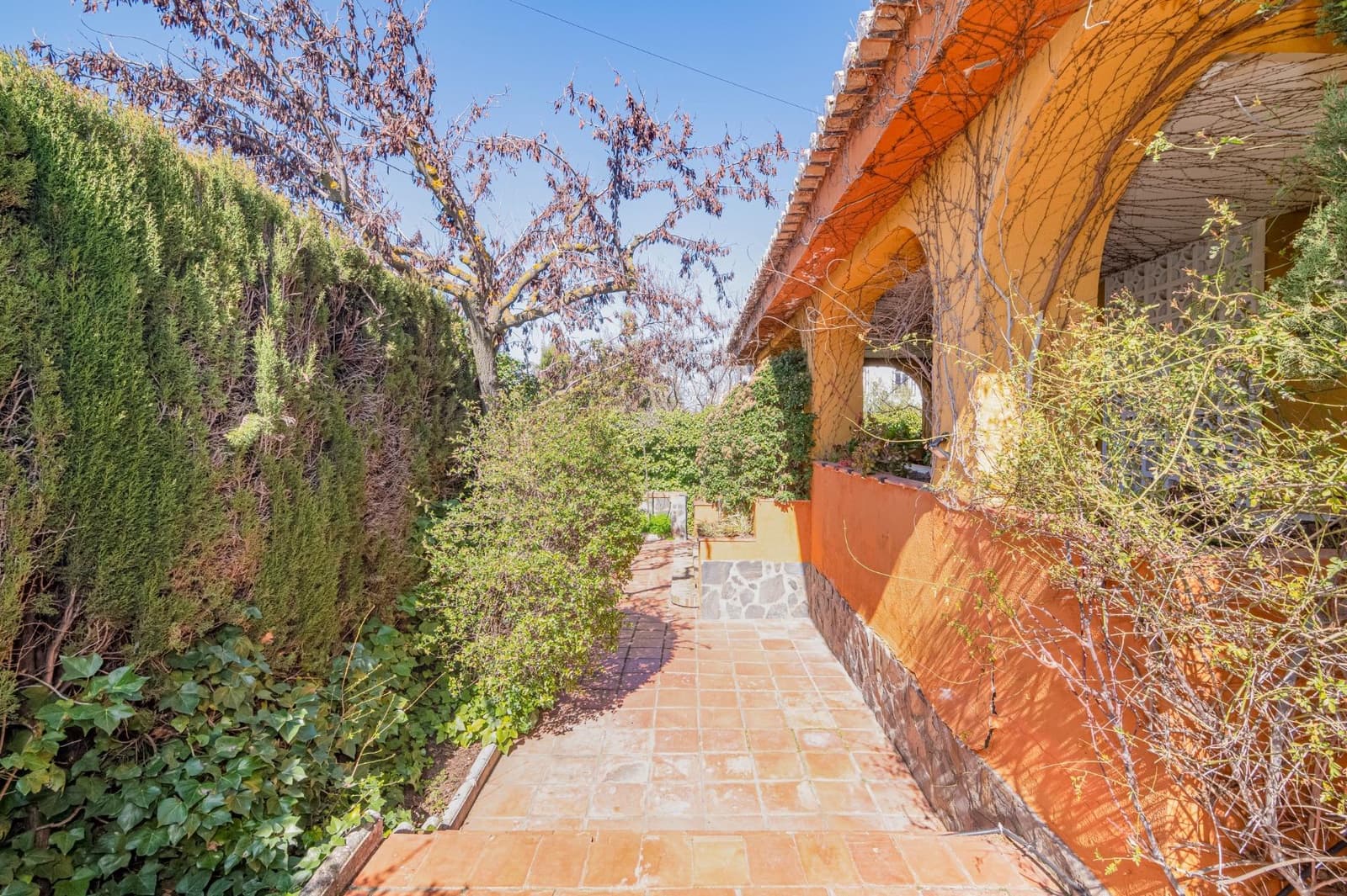 6 bedroom Villa for sale in Gojar with garage - € 480,000 (Ref: 9702136)