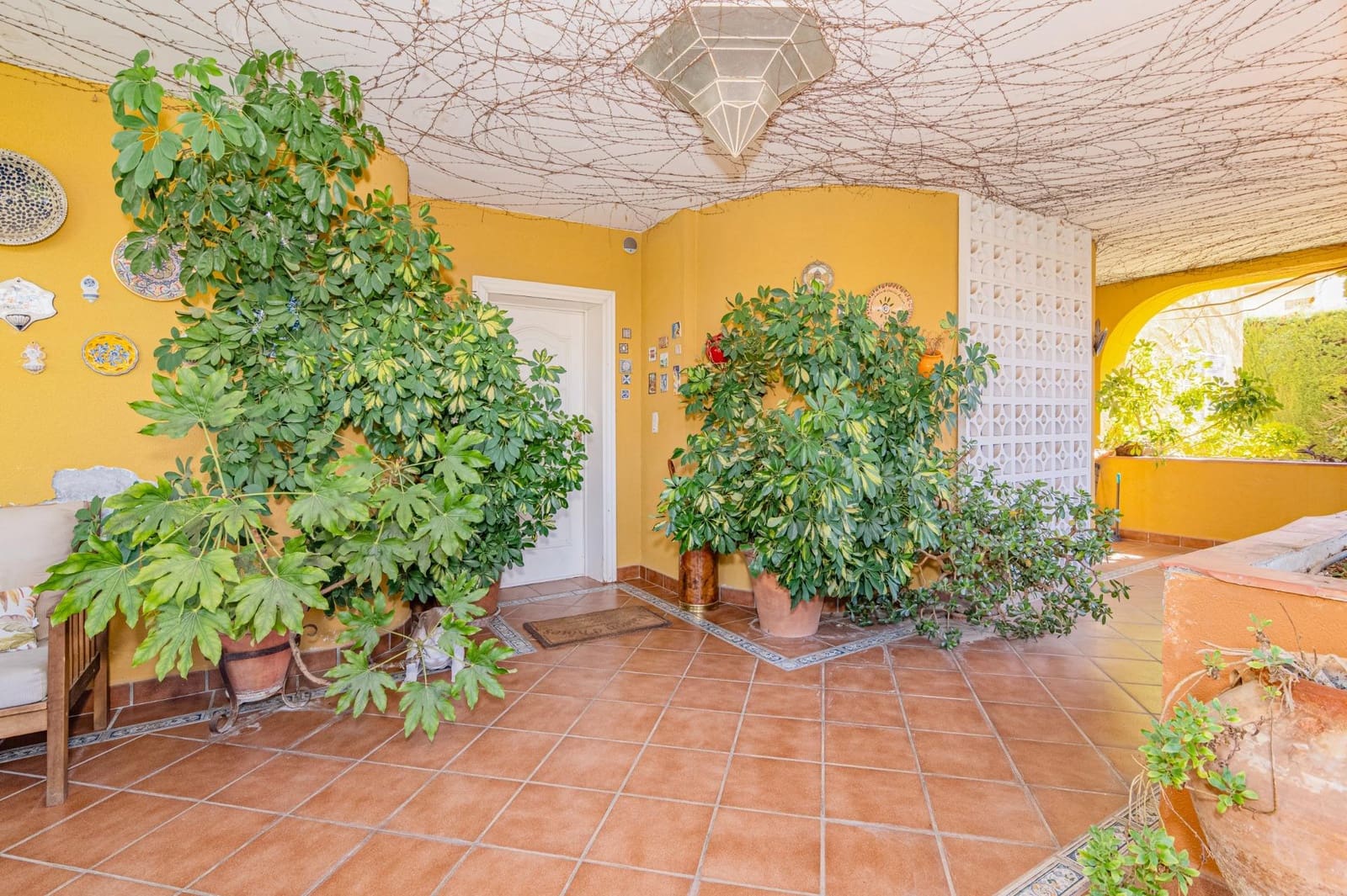 6 bedroom Villa for sale in Gojar with garage - € 480,000 (Ref: 9702136)