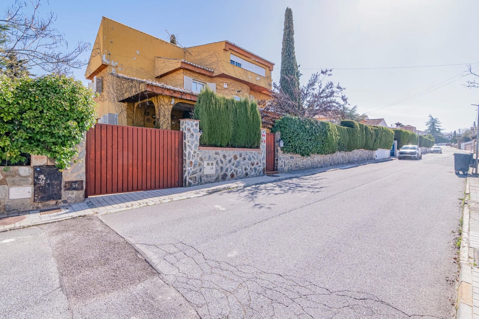 6 bedroom Villa for sale in Gojar with garage - € 480,000 (Ref: 9702136)