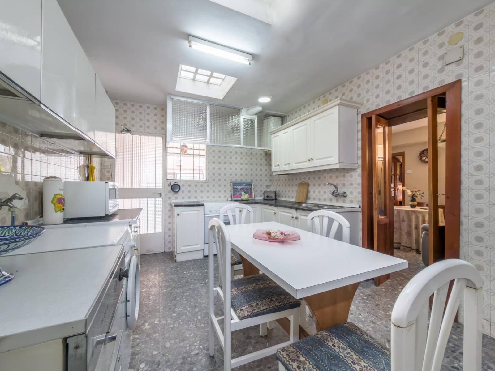 6 bedroom Semi-detached Villa for sale in Granada city with garage - € 595,000 (Ref: 9709223)