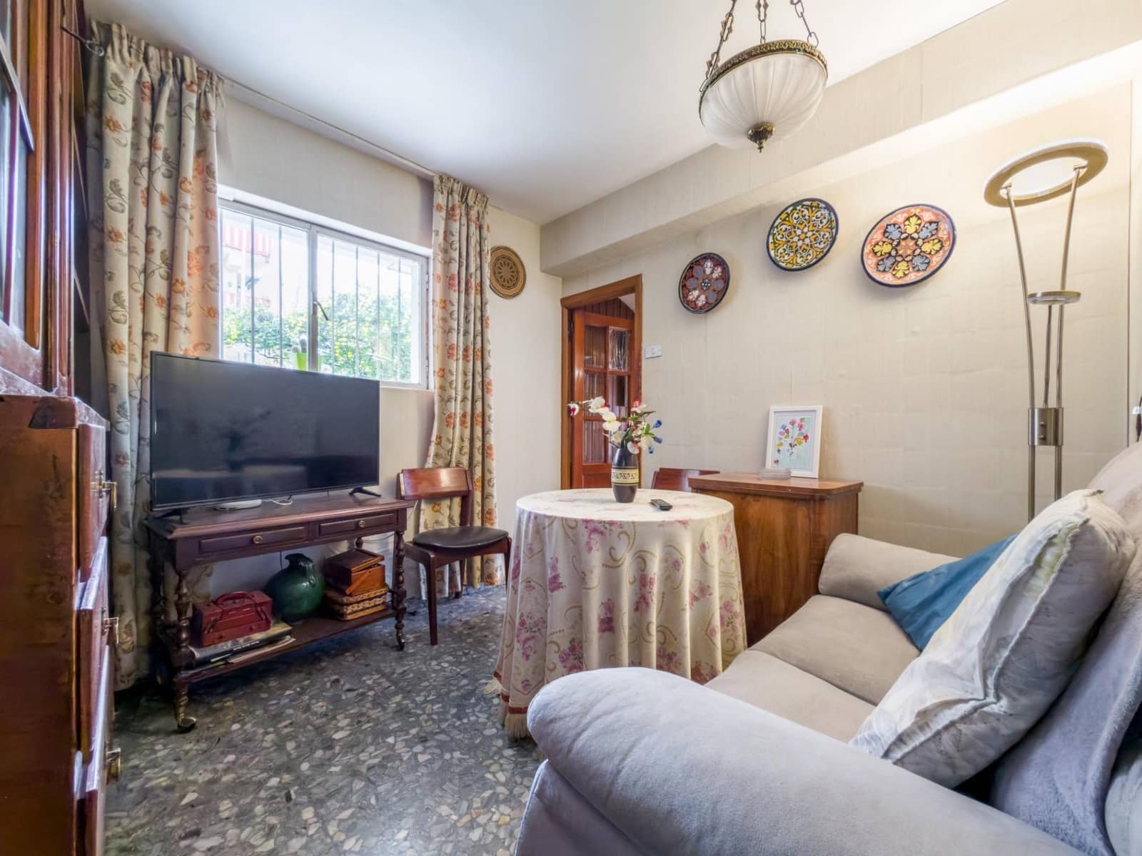 6 bedroom Semi-detached Villa for sale in Granada city with garage - € 595,000 (Ref: 9709223)