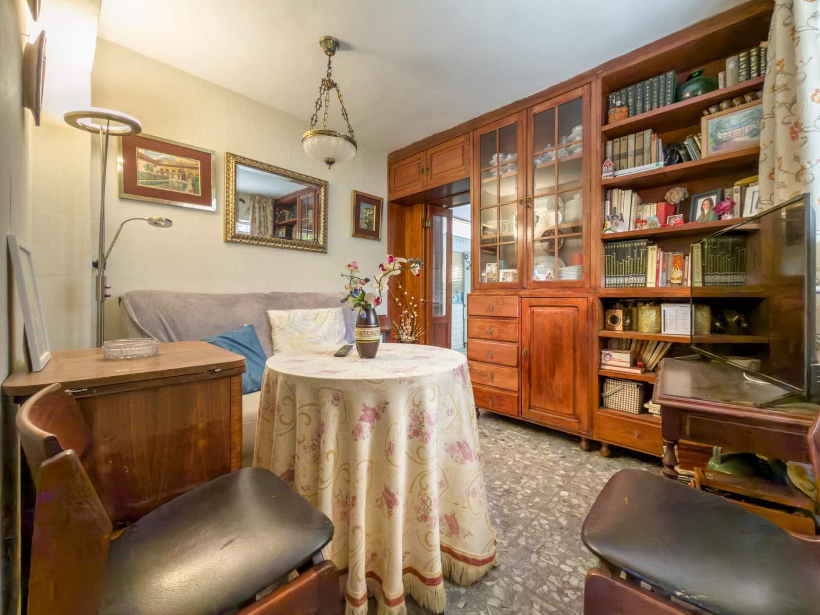 6 bedroom Semi-detached Villa for sale in Granada city with garage - € 595,000 (Ref: 9709223)