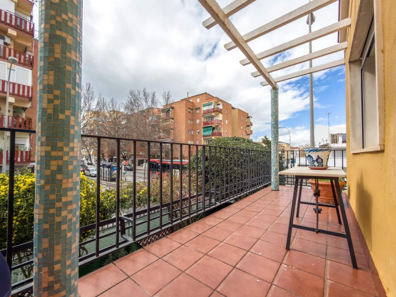 6 bedroom Semi-detached Villa for sale in Granada city with garage - € 595,000 (Ref: 9709223)