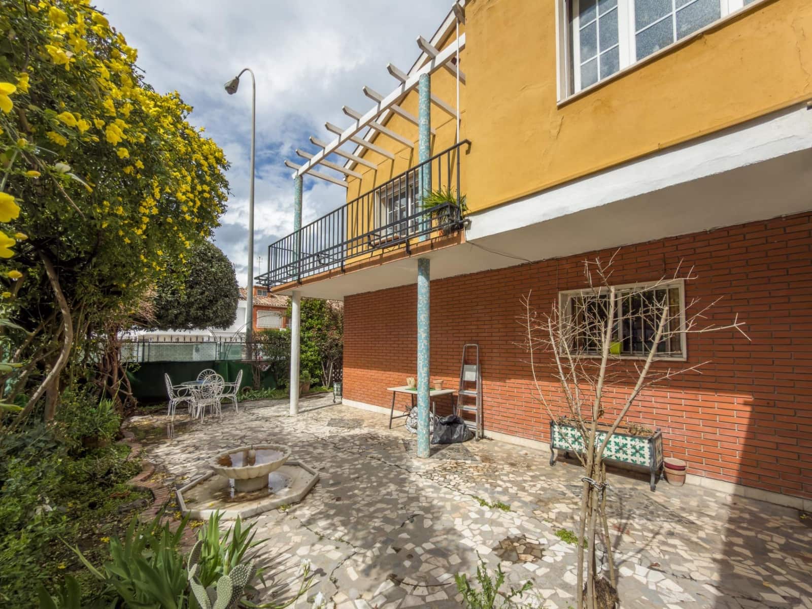 6 bedroom Semi-detached Villa for sale in Granada city with garage - € 595,000 (Ref: 9709223)