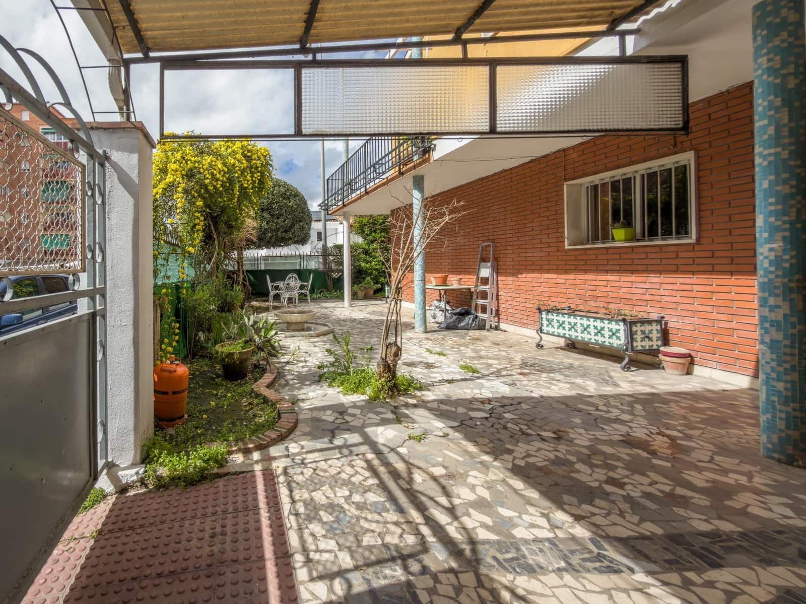 6 bedroom Semi-detached Villa for sale in Granada city with garage - € 595,000 (Ref: 9709223)