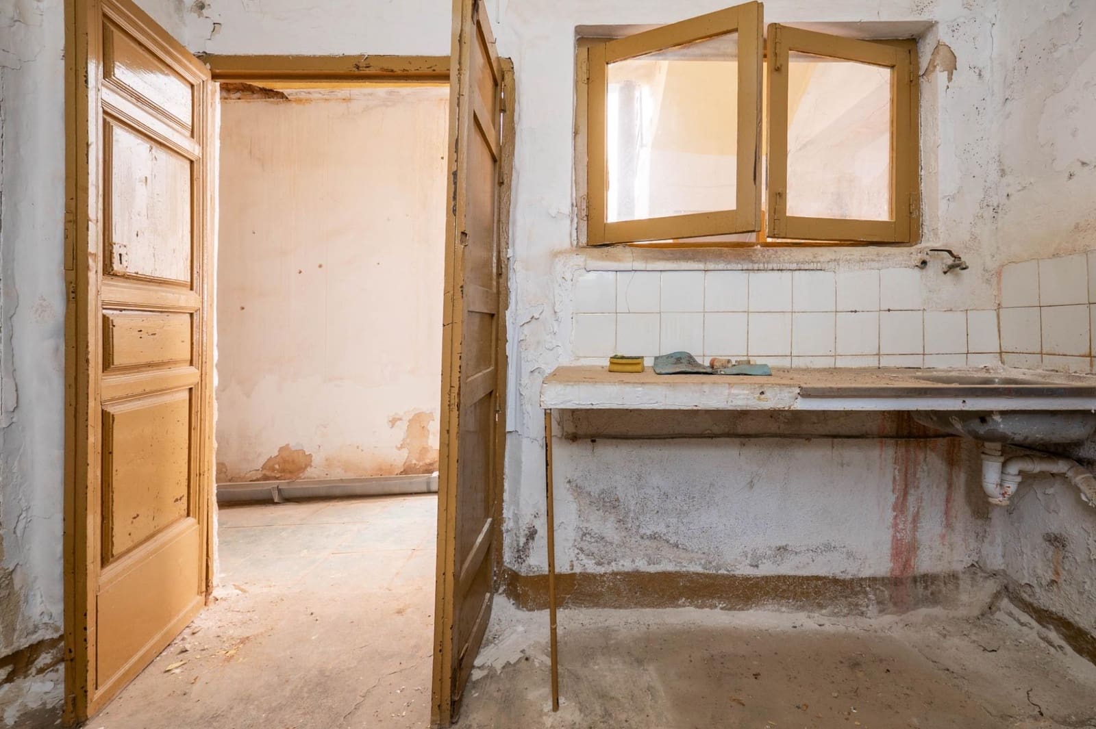 4 bedroom Finca/Country House for sale in Albunuelas - € 47,000 (Ref: 9712217)