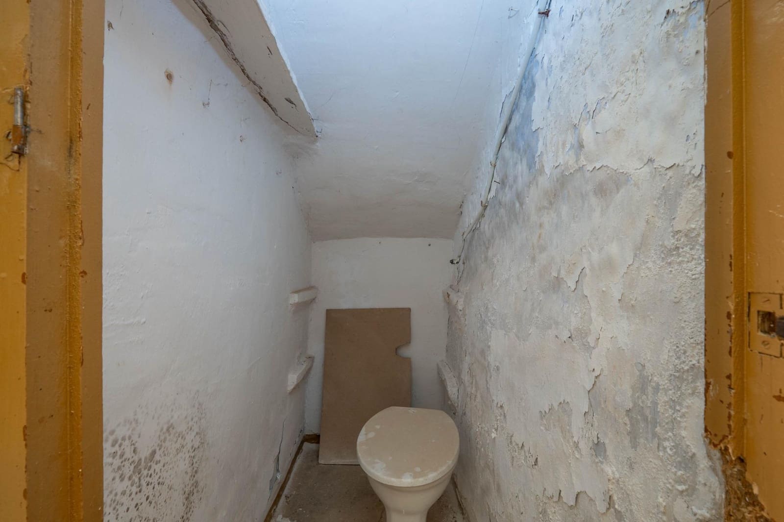 4 bedroom Finca/Country House for sale in Albunuelas - € 47,000 (Ref: 9712217)