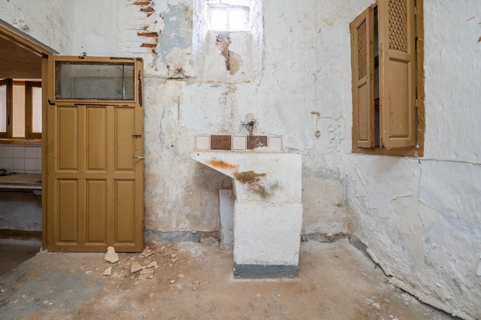 4 bedroom Finca/Country House for sale in Albunuelas - € 47,000 (Ref: 9712217)