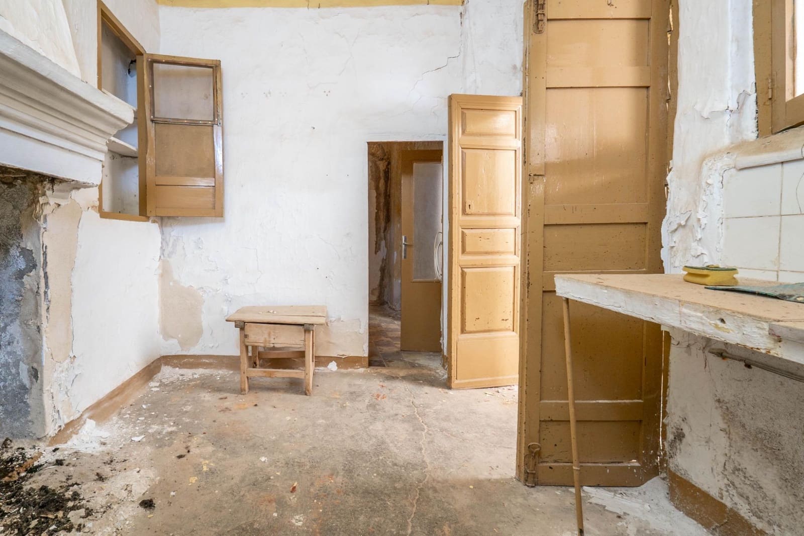 4 bedroom Finca/Country House for sale in Albunuelas - € 47,000 (Ref: 9712217)