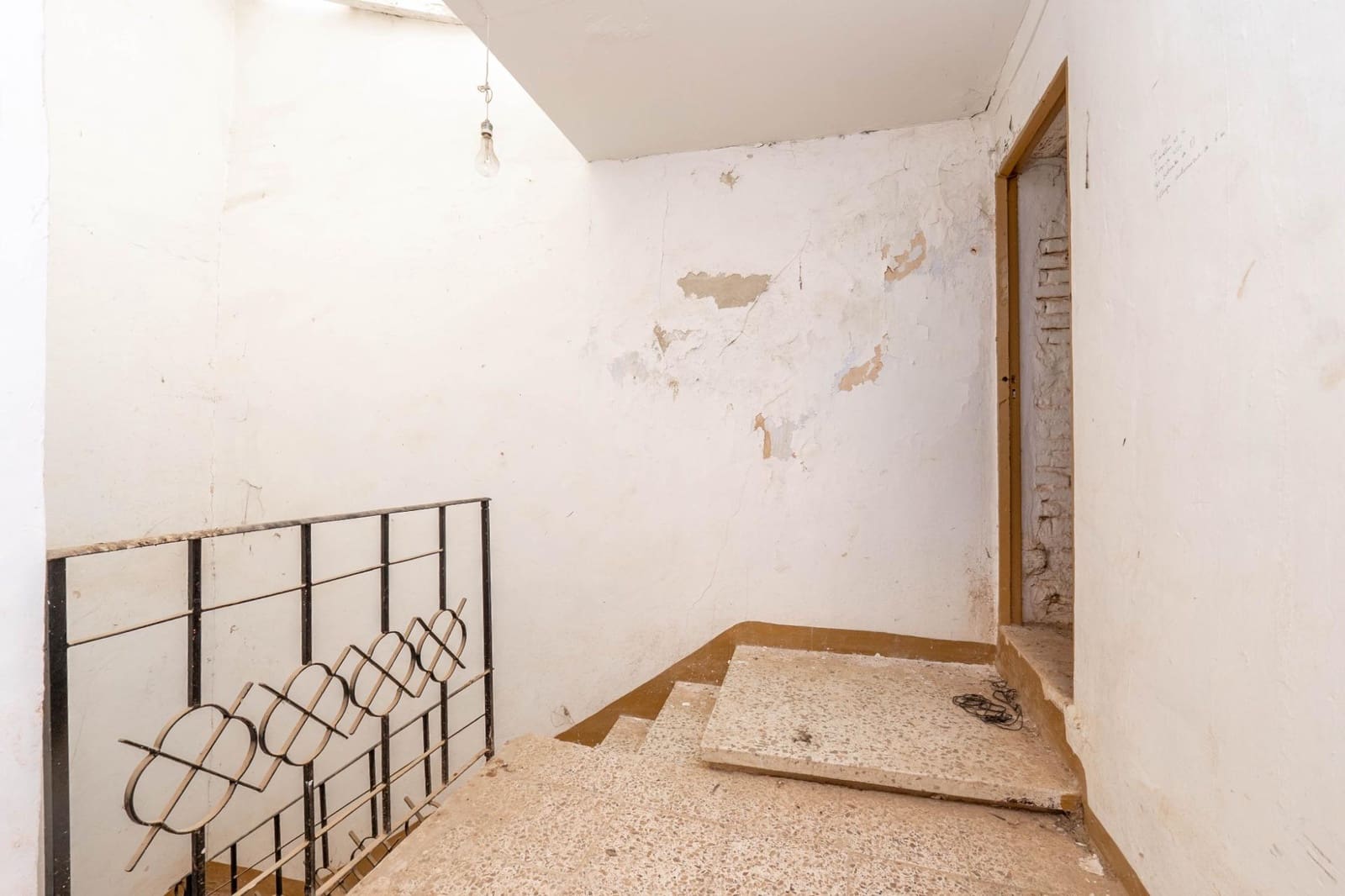 4 bedroom Finca/Country House for sale in Albunuelas - € 47,000 (Ref: 9712217)