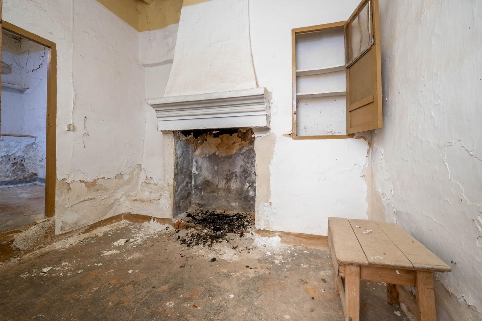 4 bedroom Finca/Country House for sale in Albunuelas - € 47,000 (Ref: 9712217)