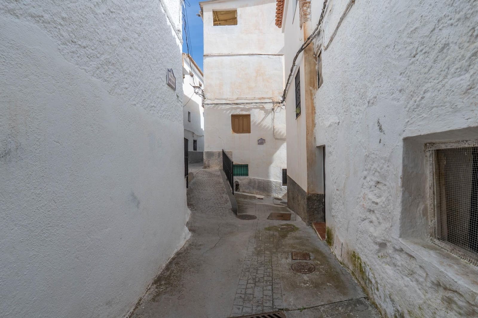 4 bedroom Finca/Country House for sale in Albunuelas - € 47,000 (Ref: 9712217)