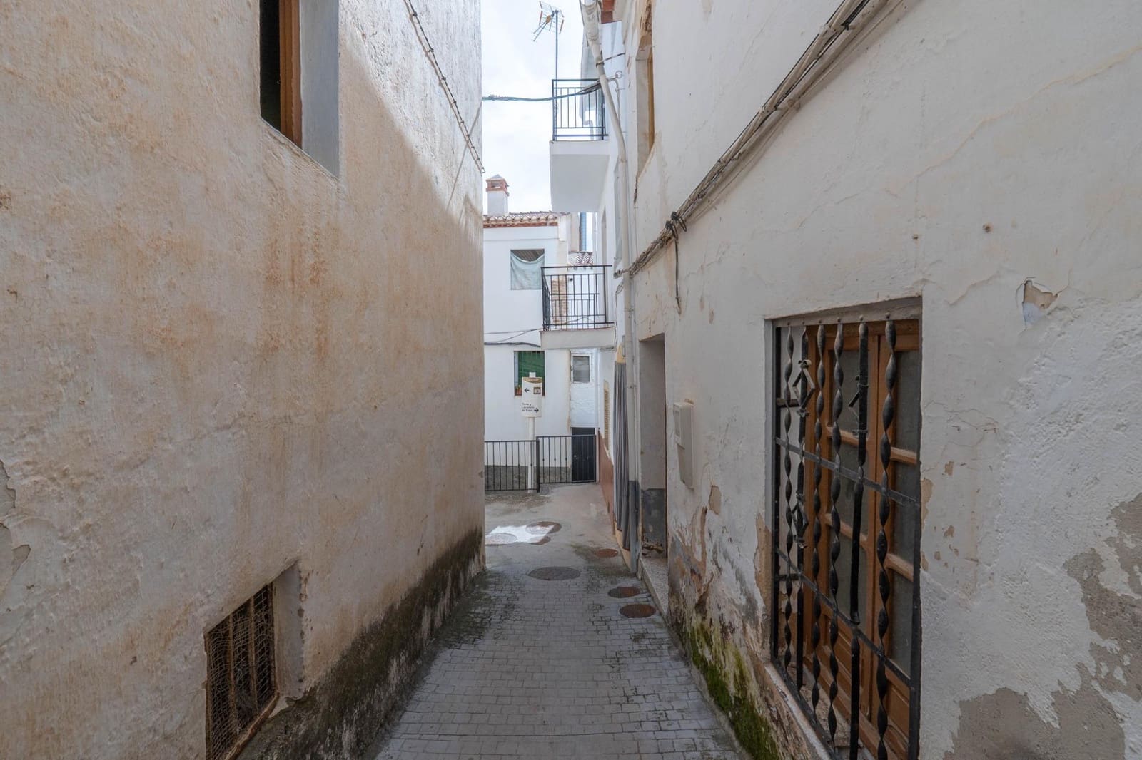 4 bedroom Finca/Country House for sale in Albunuelas - € 47,000 (Ref: 9712217)