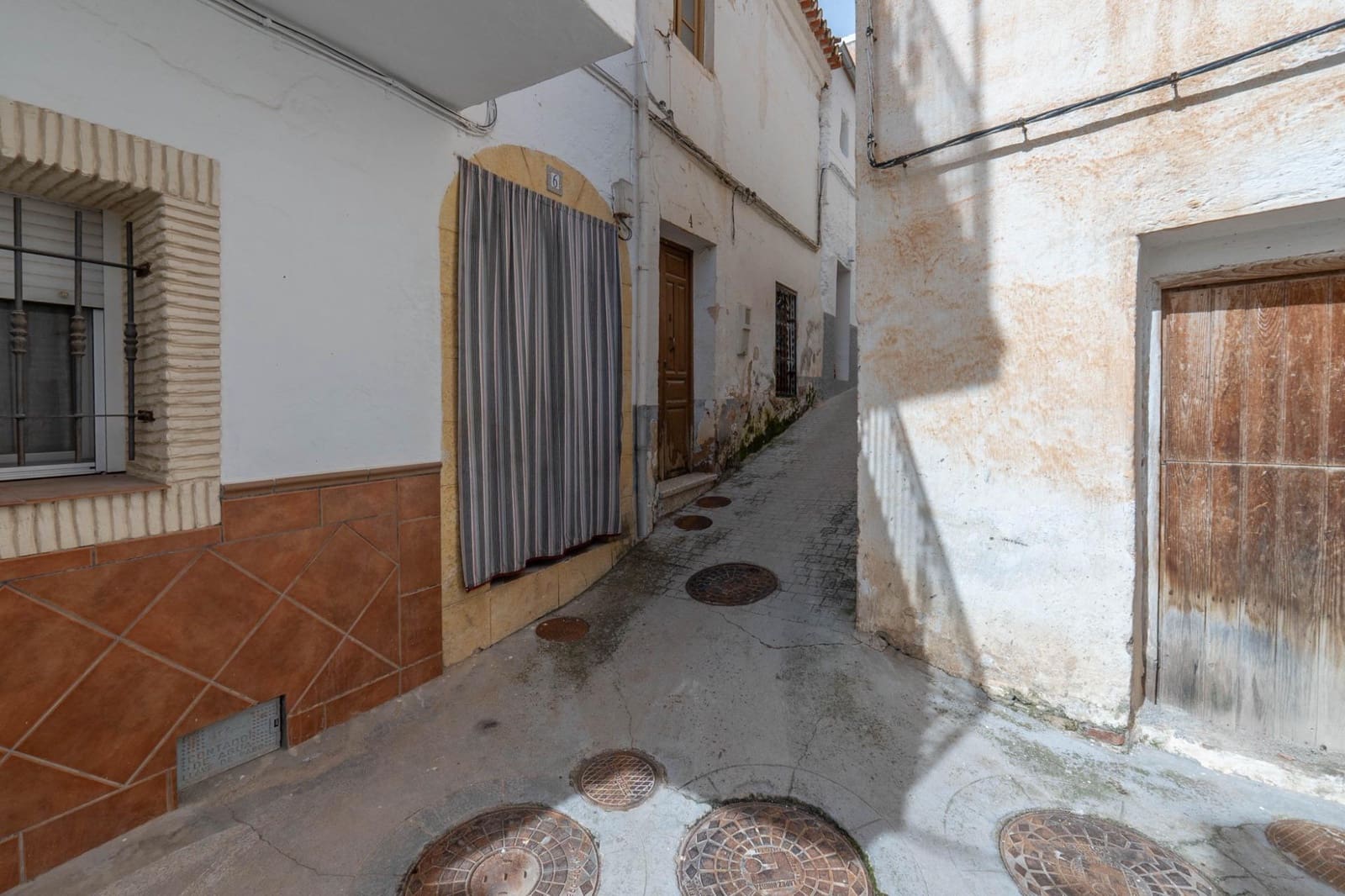 4 bedroom Finca/Country House for sale in Albunuelas - € 47,000 (Ref: 9712217)