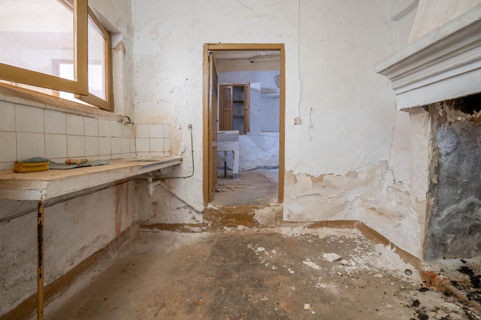 4 bedroom Finca/Country House for sale in Albunuelas - € 47,000 (Ref: 9712217)