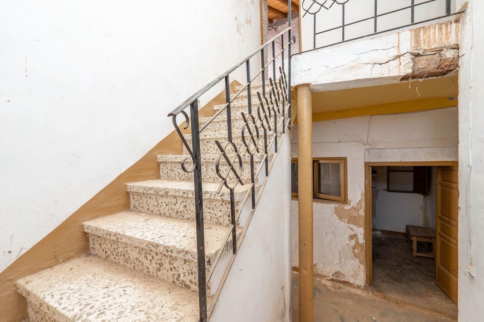 4 bedroom Finca/Country House for sale in Albunuelas - € 47,000 (Ref: 9712217)