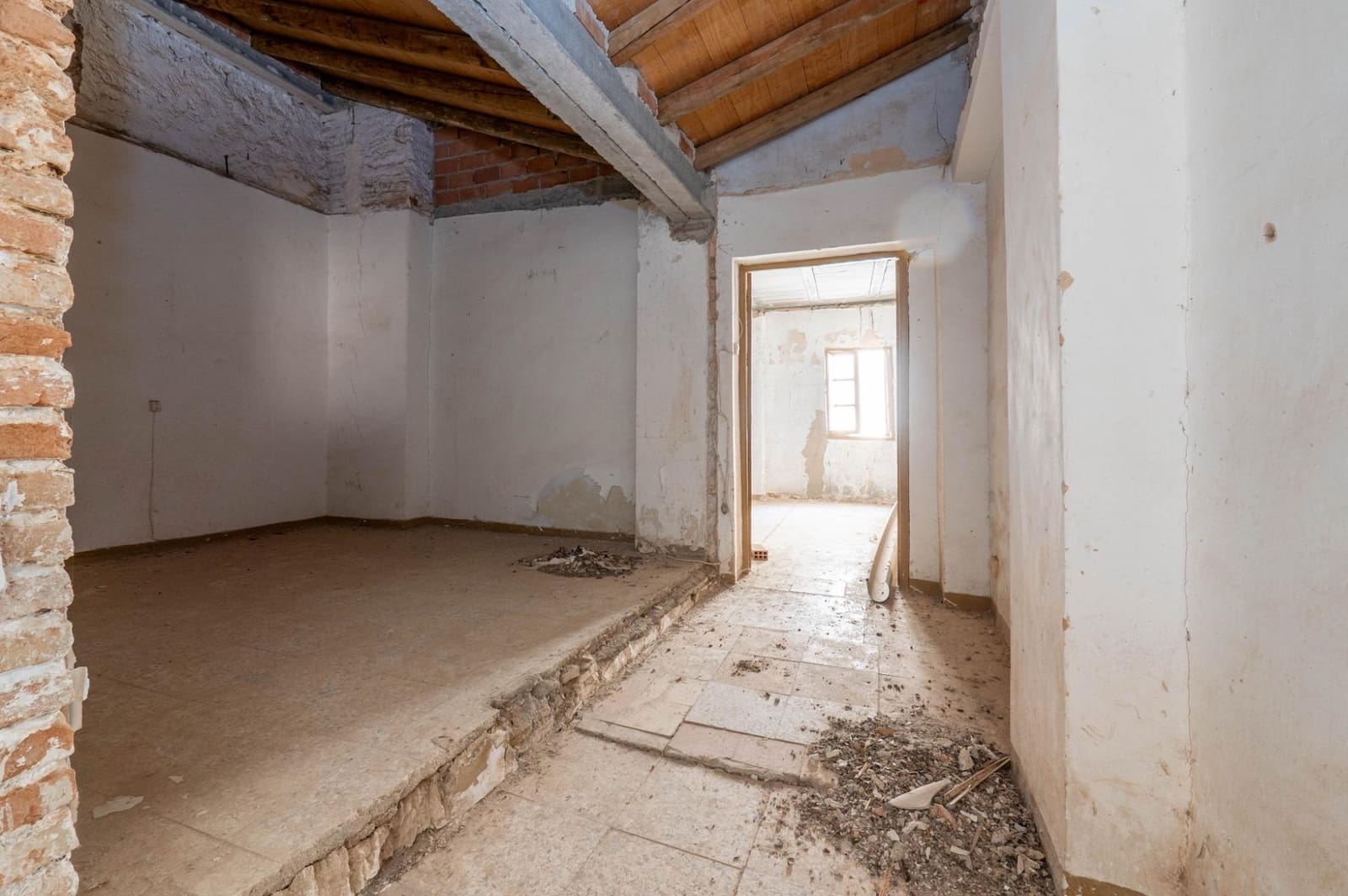 4 bedroom Finca/Country House for sale in Albunuelas - € 47,000 (Ref: 9712217)