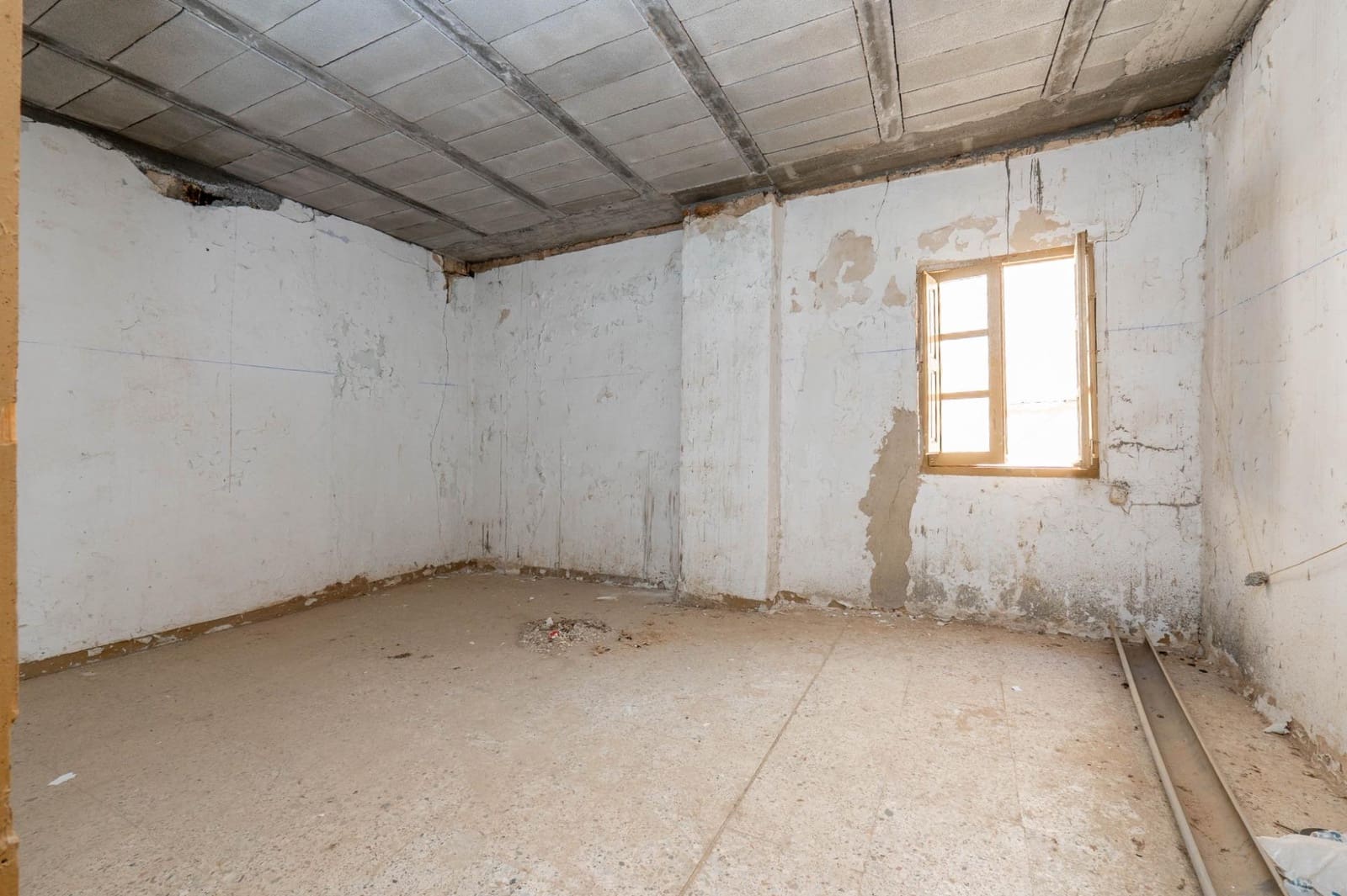 4 bedroom Finca/Country House for sale in Albunuelas - € 47,000 (Ref: 9712217)