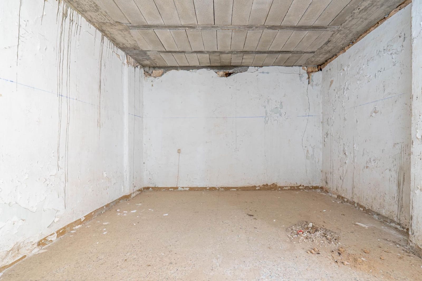 4 bedroom Finca/Country House for sale in Albunuelas - € 47,000 (Ref: 9712217)