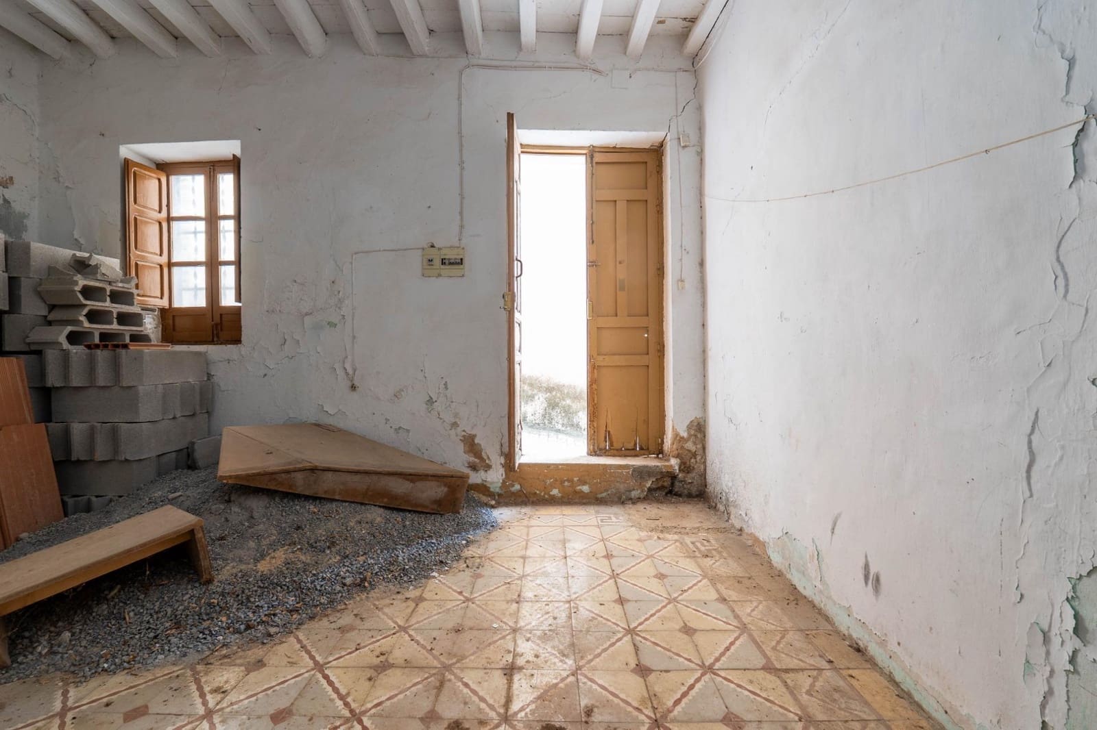 4 bedroom Finca/Country House for sale in Albunuelas - € 47,000 (Ref: 9712217)