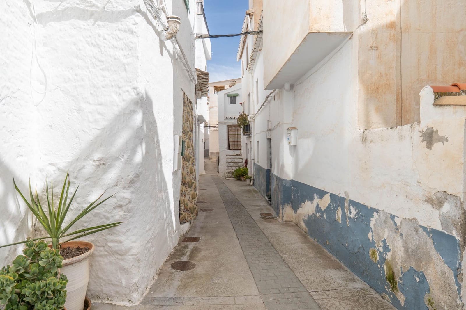 4 bedroom Finca/Country House for sale in Albunuelas - € 47,000 (Ref: 9712217)