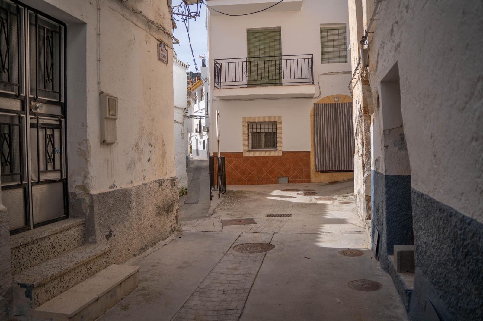 4 bedroom Finca/Country House for sale in Albunuelas - € 47,000 (Ref: 9712217)