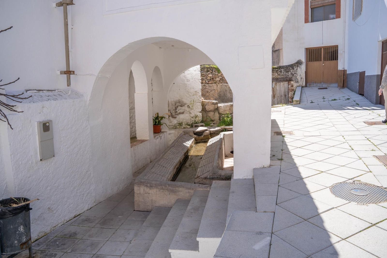 4 bedroom Finca/Country House for sale in Albunuelas - € 47,000 (Ref: 9712217)