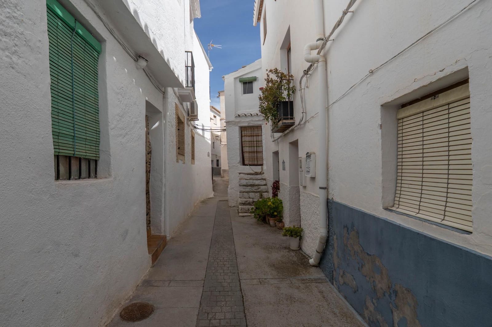 4 bedroom Finca/Country House for sale in Albunuelas - € 47,000 (Ref: 9712217)