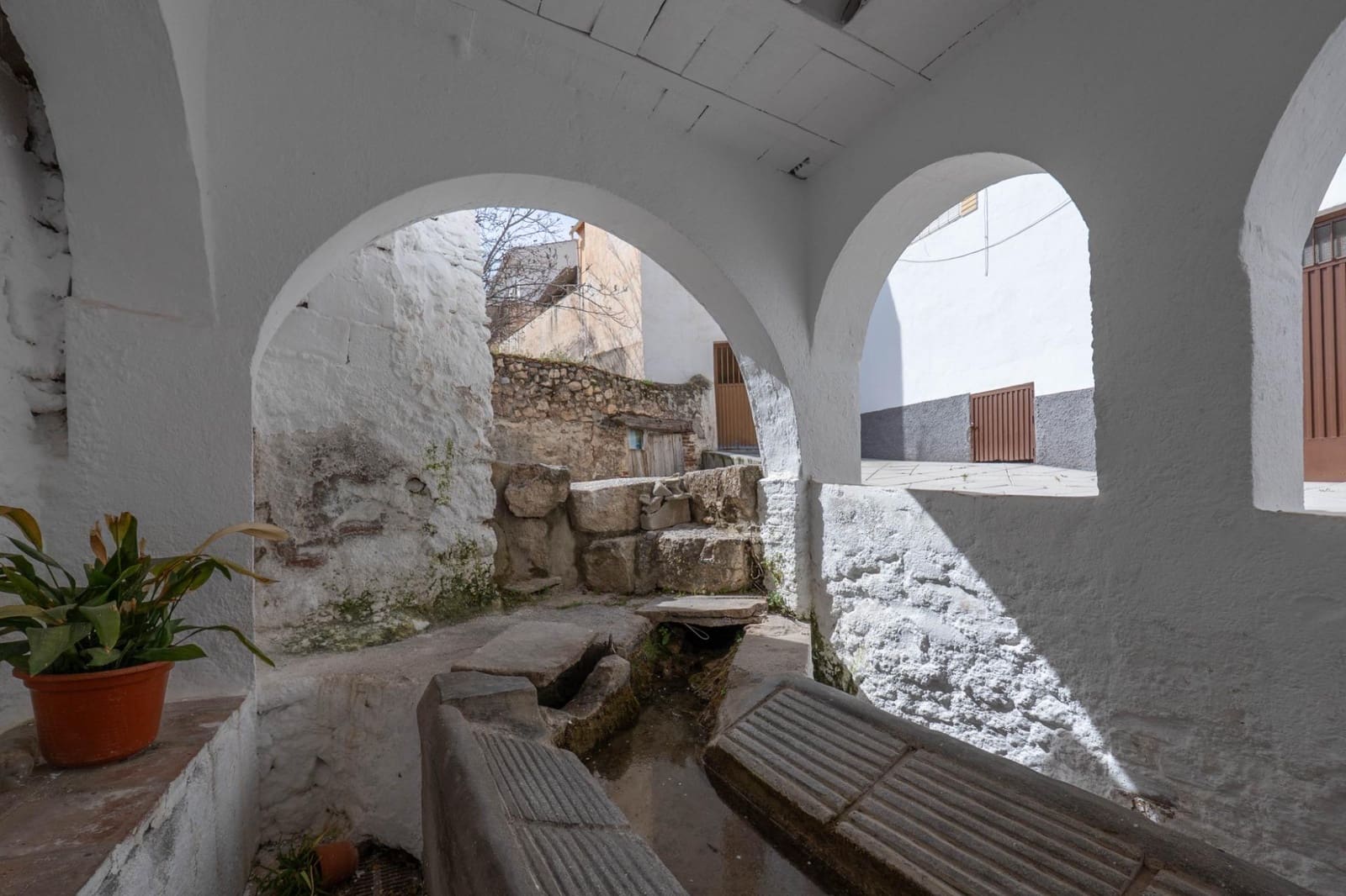 4 bedroom Finca/Country House for sale in Albunuelas - € 47,000 (Ref: 9712217)