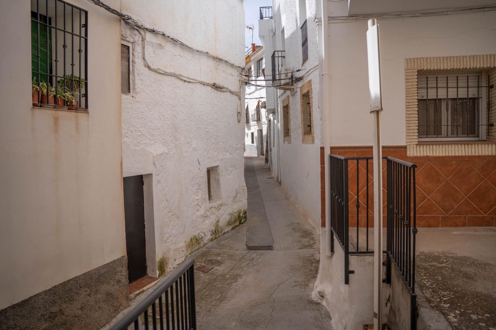 4 bedroom Finca/Country House for sale in Albunuelas - € 47,000 (Ref: 9712217)