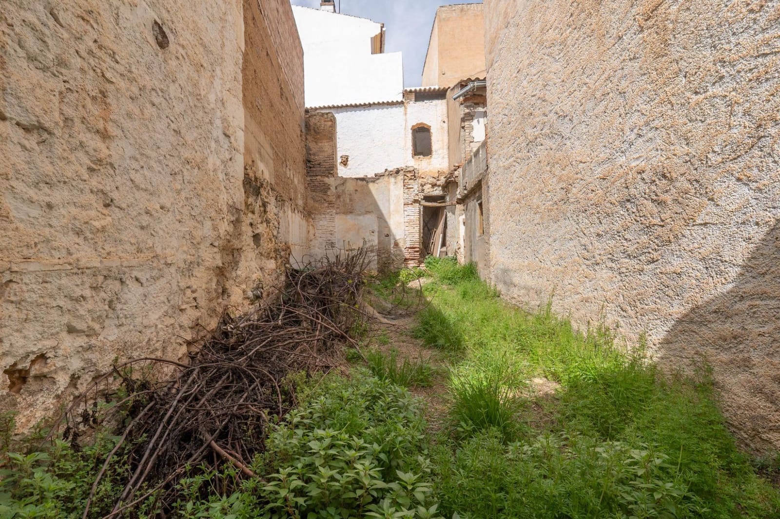 4 bedroom Finca/Country House for sale in Albunuelas - € 47,000 (Ref: 9712217)