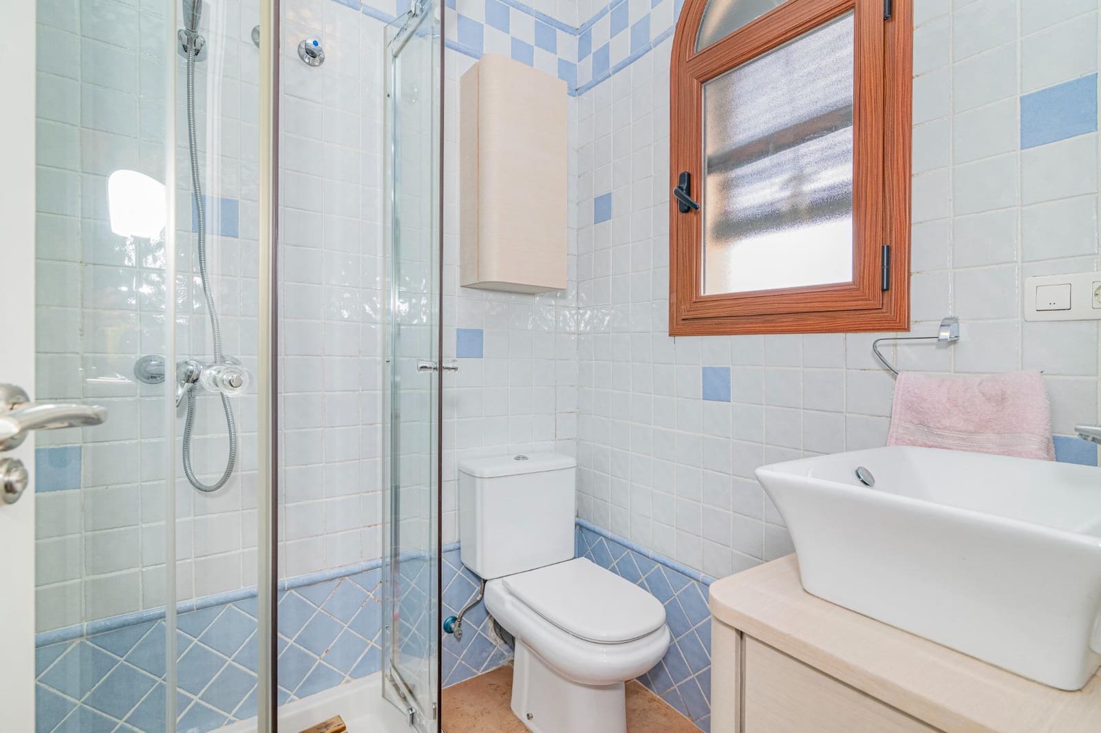 3 bedroom Semi-detached Villa for sale in Peligros with pool garage - € 318,000 (Ref: 9712220)