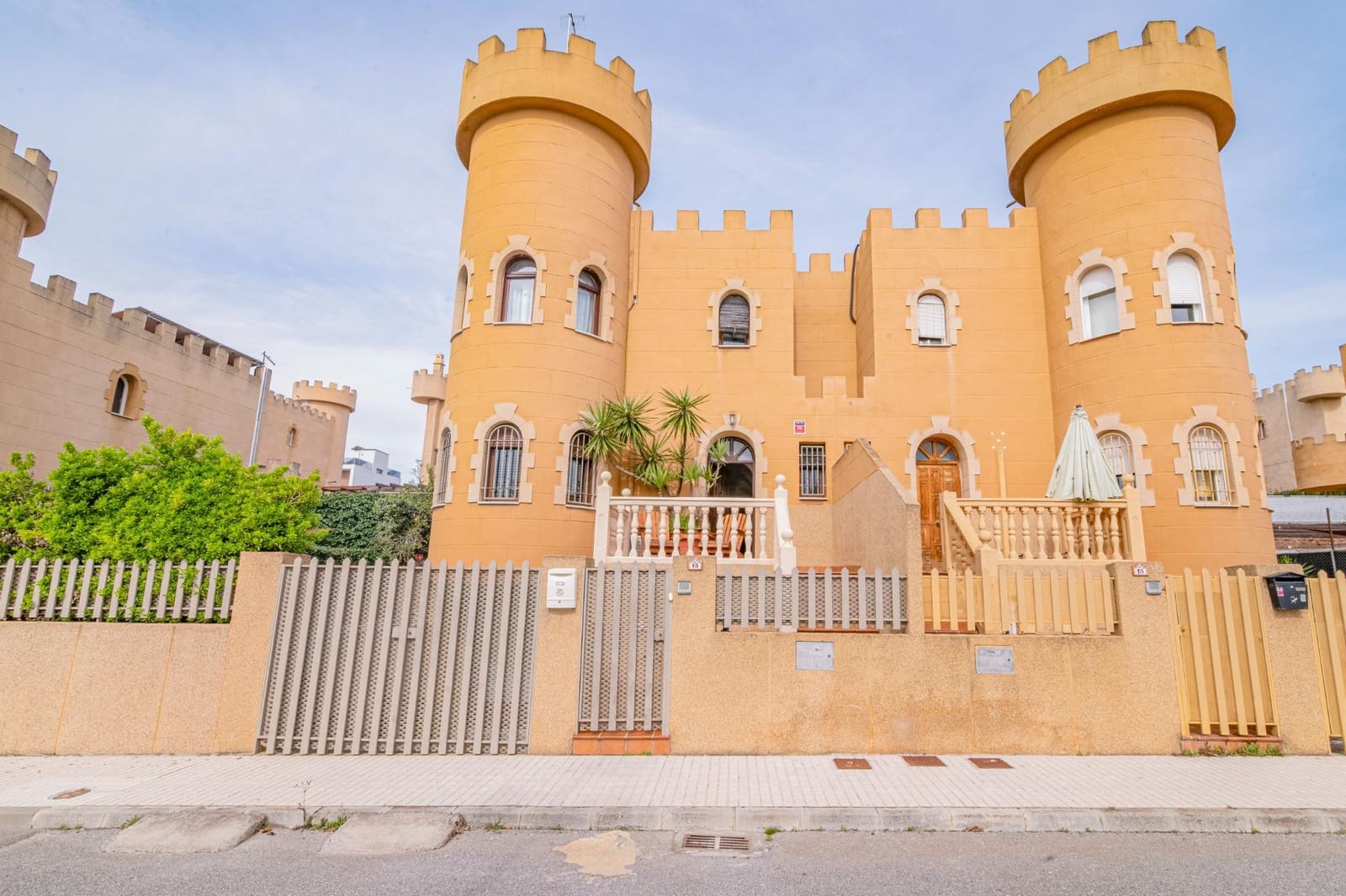 3 bedroom Semi-detached Villa for sale in Peligros with pool garage - € 318,000 (Ref: 9712220)
