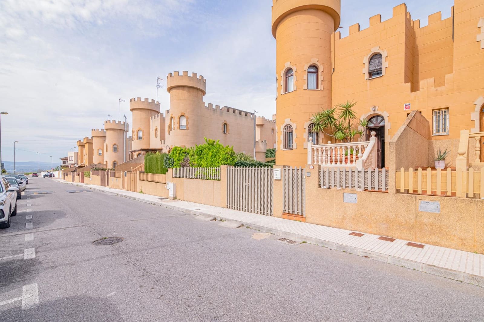 3 bedroom Semi-detached Villa for sale in Peligros with pool garage - € 318,000 (Ref: 9712220)