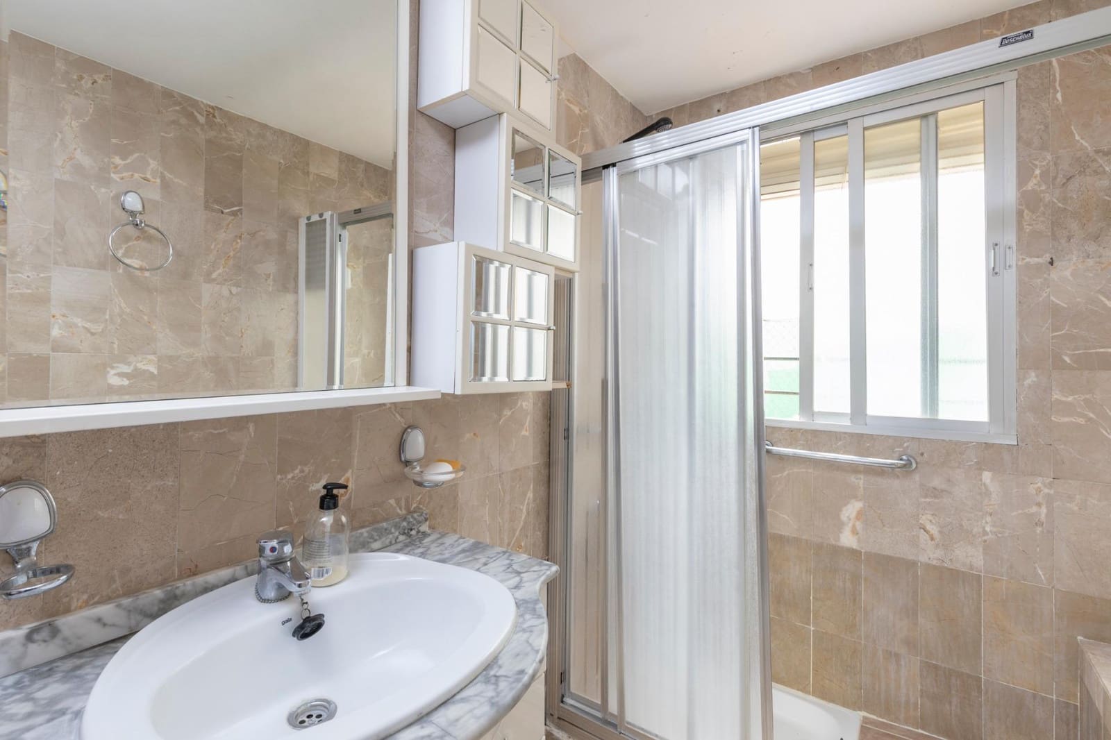 4 bedroom Flat for sale in Loja - € 119,000 (Ref: 9721915)