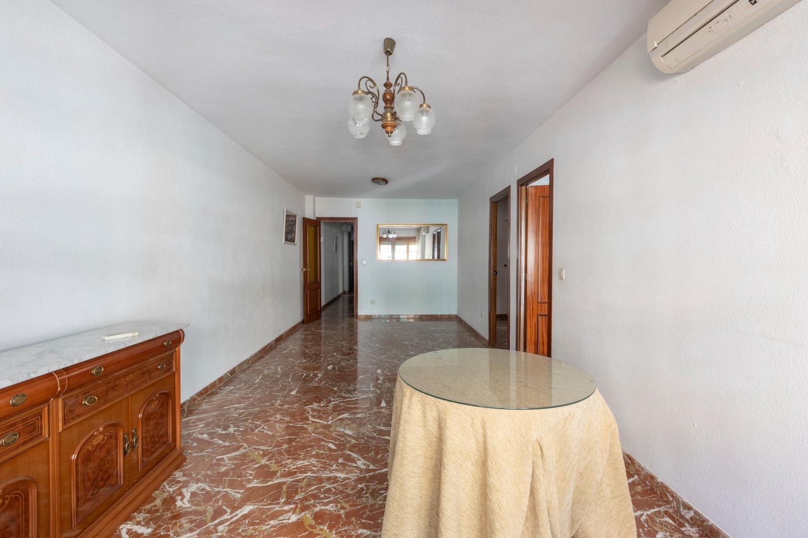 4 bedroom Flat for sale in Loja - € 119,000 (Ref: 9721915)