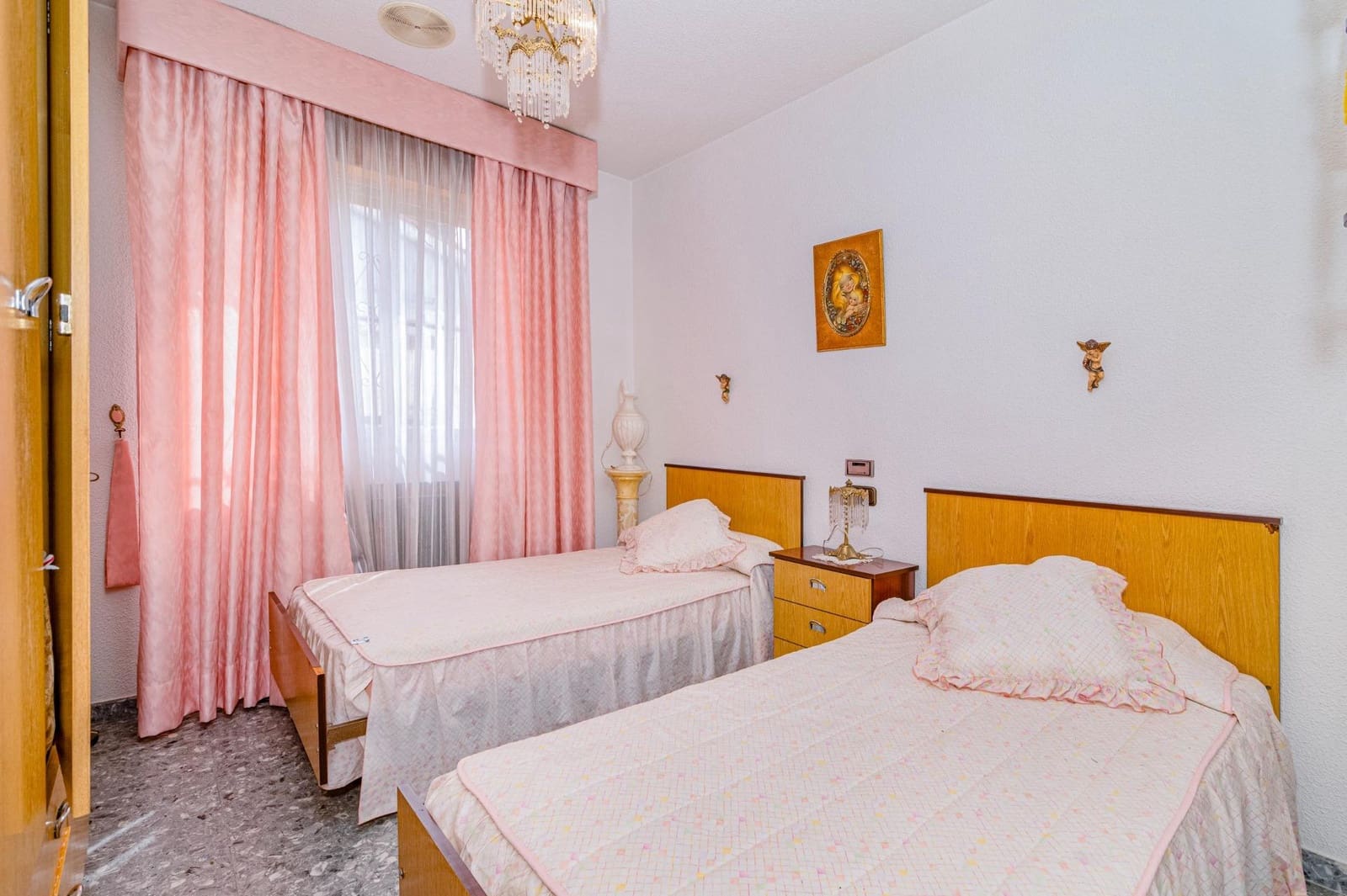 4 bedroom Villa for sale in Peligros with pool - € 395,000 (Ref: 9726858)