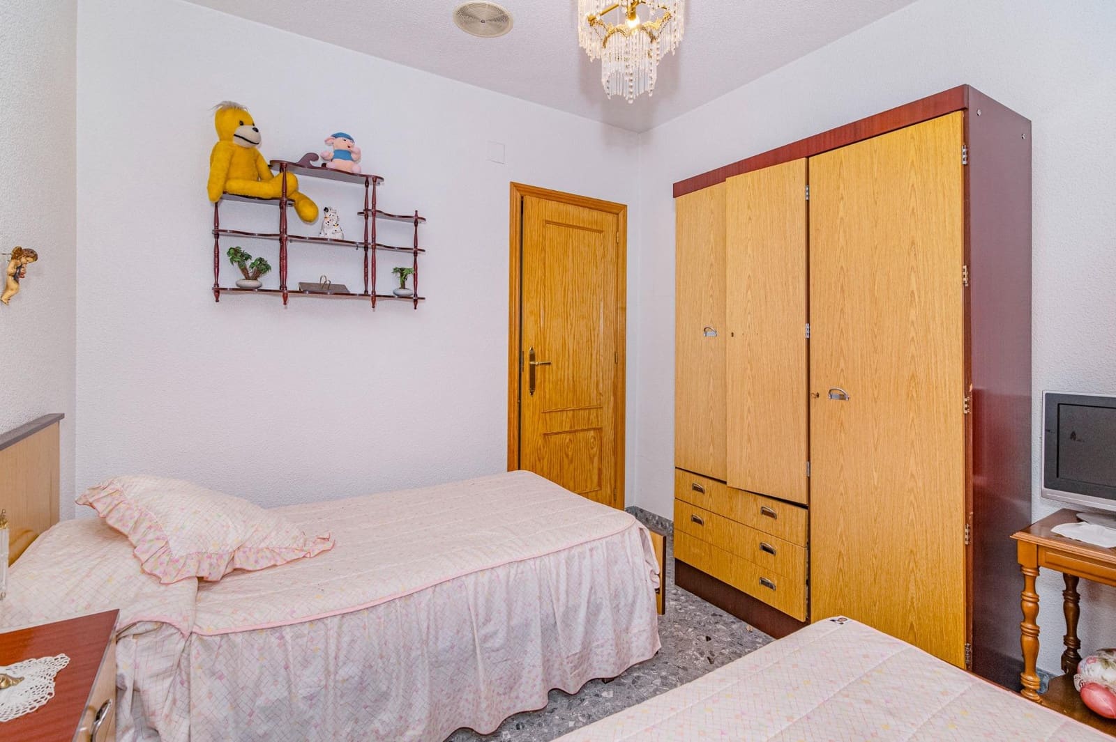 4 bedroom Villa for sale in Peligros with pool - € 395,000 (Ref: 9726858)