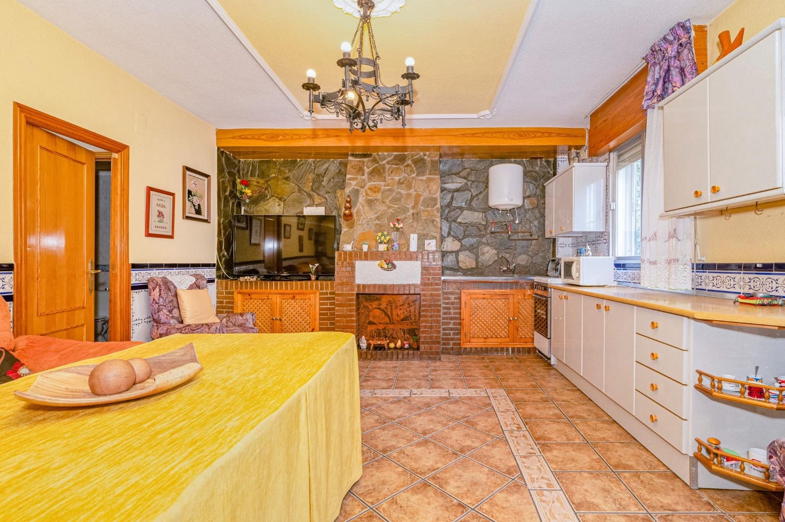 4 bedroom Villa for sale in Peligros with pool - € 395,000 (Ref: 9726858)