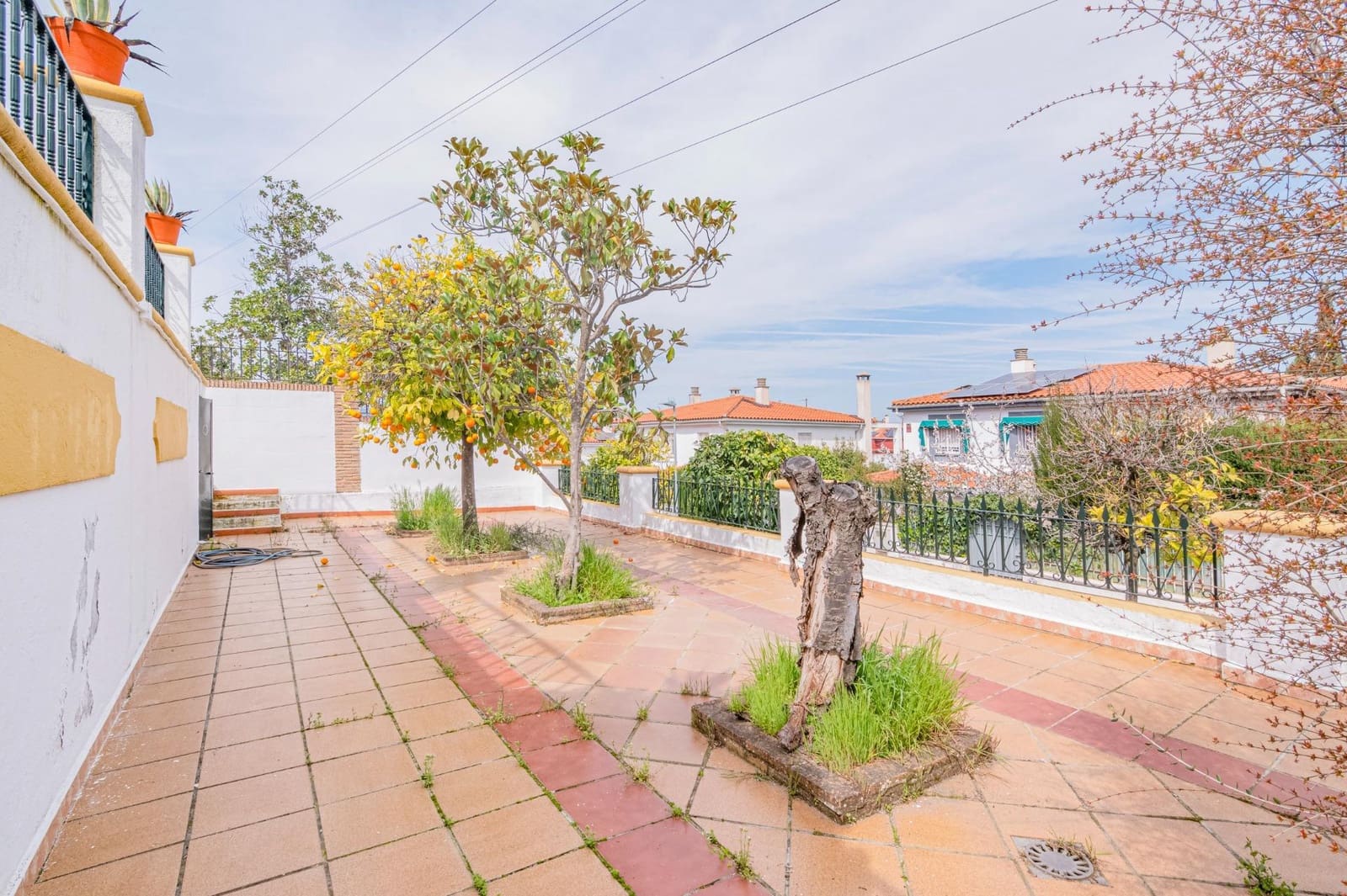 4 bedroom Villa for sale in Peligros with pool - € 395,000 (Ref: 9726858)