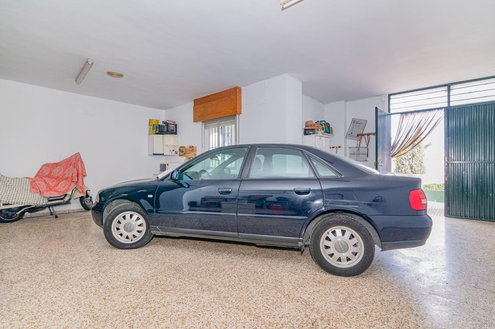 4 bedroom Villa for sale in Peligros with pool - € 395,000 (Ref: 9726858)