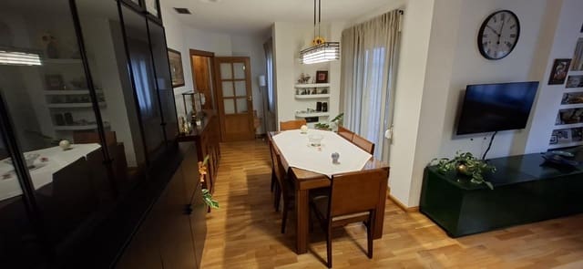 2 slaapkamer Flat te huur in Granada stad - € 900 (Ref: 9732439)