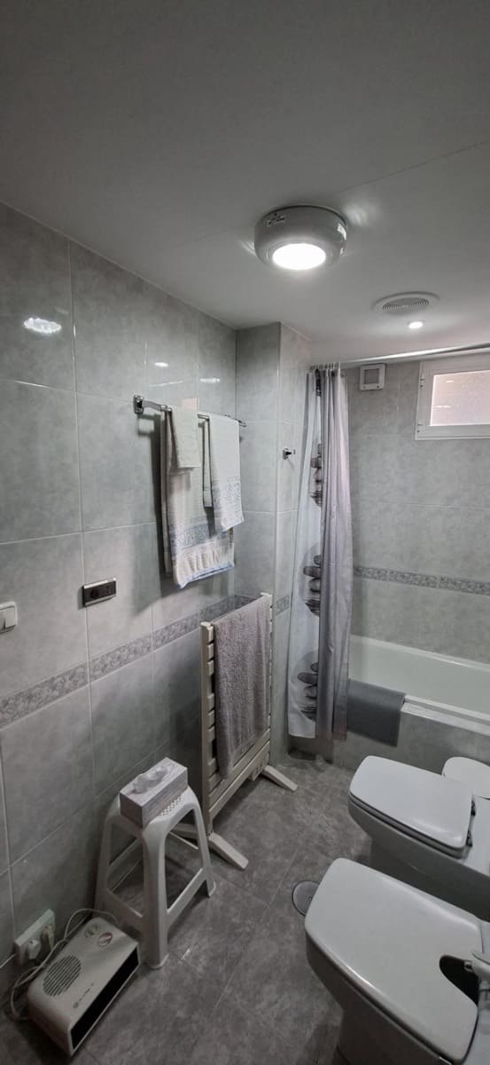 2 slaapkamer Flat te huur in Granada stad - € 900 (Ref: 9732439)