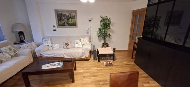2 slaapkamer Flat te huur in Granada stad - € 900 (Ref: 9732439)