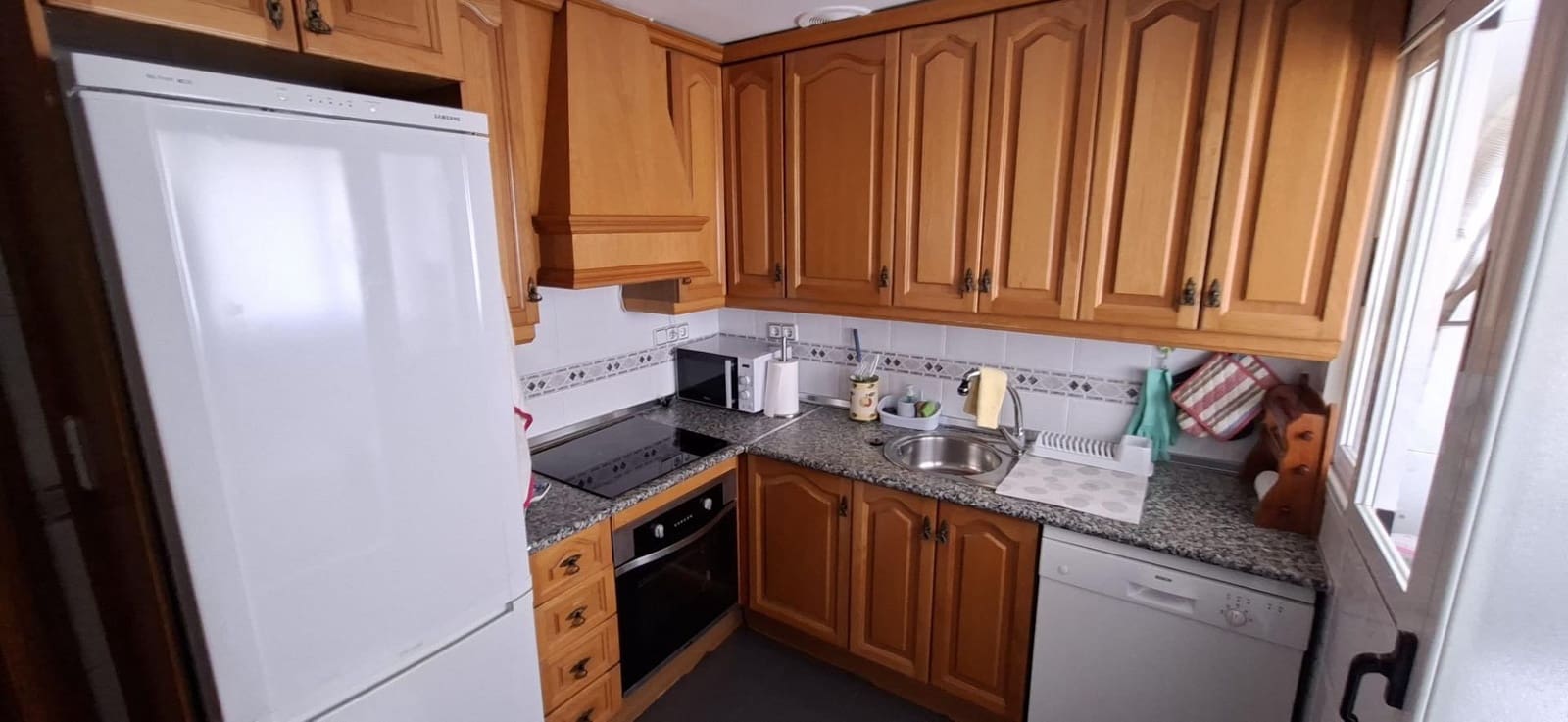 2 slaapkamer Flat te huur in Granada stad - € 900 (Ref: 9732439)