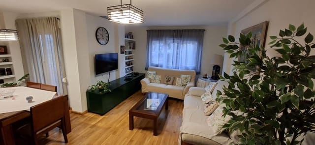 2 slaapkamer Flat te huur in Granada stad - € 900 (Ref: 9732439)