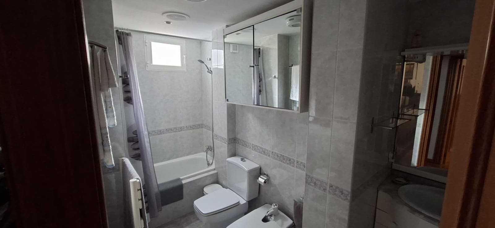 2 slaapkamer Flat te huur in Granada stad - € 900 (Ref: 9732439)