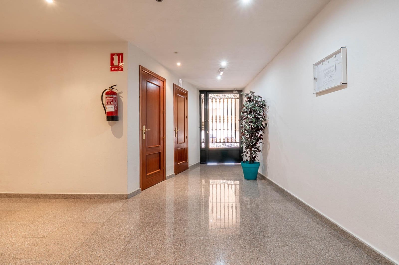 2 bedroom Flat for sale in Cijuela with garage - € 94,000 (Ref: 9735825)