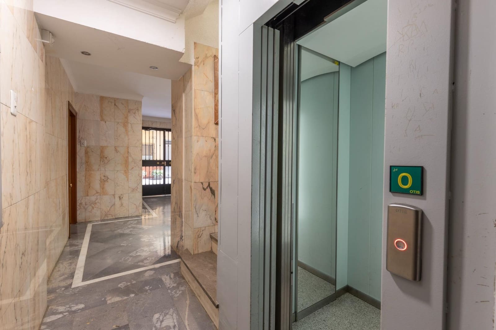 2 sovrum Lägenhet till salu i Granada stad - 270 000 € (Ref: 9748189)